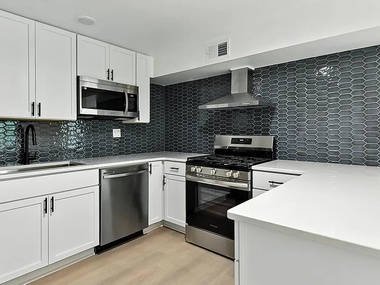 1132 S 33rd St #4 — Photo 7