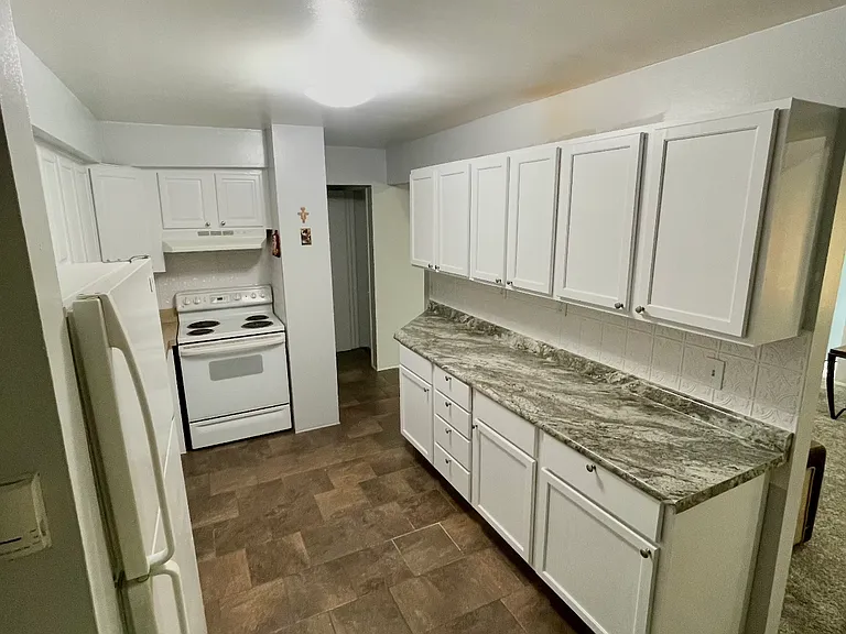 41725 Utica Rd — Photo 2