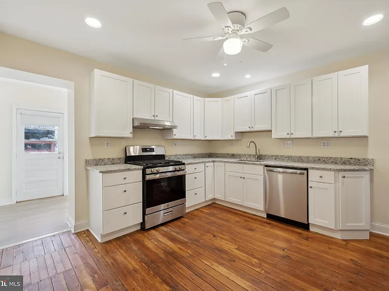 467 Ripka St — Photo 2