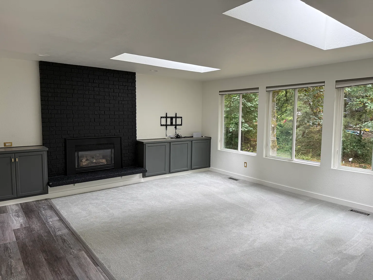 3 bed, 1960 sqft, $3,900 — Photo 2