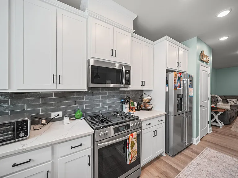 10037 Mamillion Dr — Photo 12
