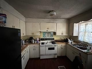 3rd image of 2465 Highview St