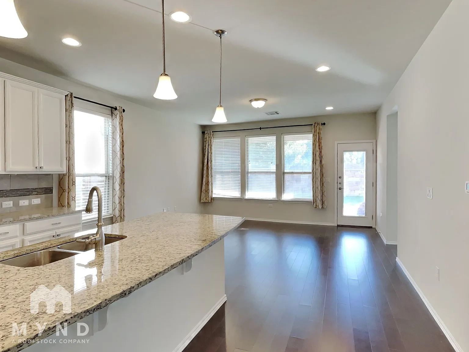 3 bed, 2.5 bath, 1896 sqft, $2,469 — Photo 4