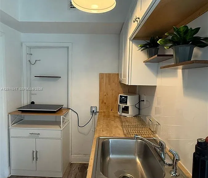 115 SE 2nd St #2 — Photo 5
