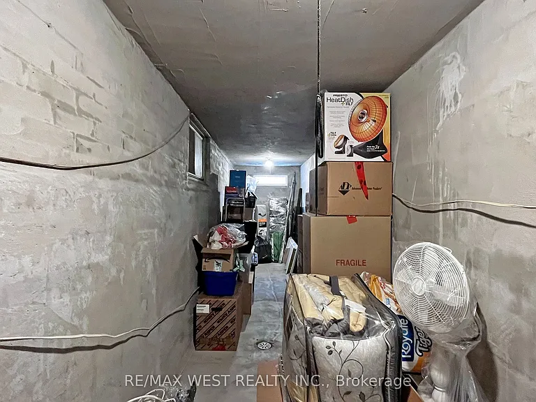 139 Ranee Ave #BASEMENT — Photo 28