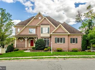 9005 Edgepark Rd, Vienna, VA 22182