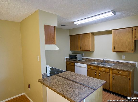 3rd image of 703 Val Verde Dr