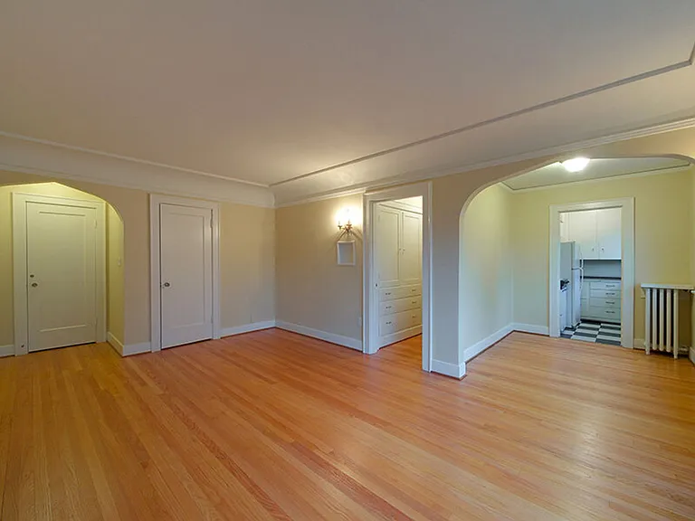 416 Summit Ave E — Photo 13
