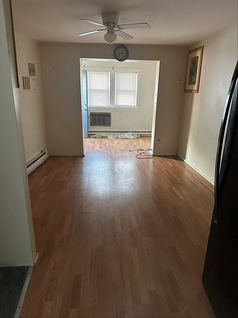Charming 1-Bed Apartment with In-Unit Laundry and Parking — Photo 1