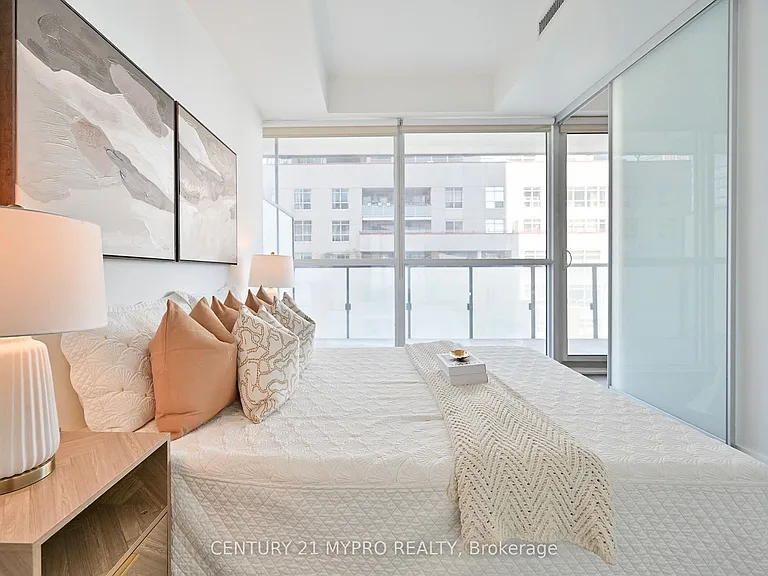 15 Grenville St #1007 — Photo 18