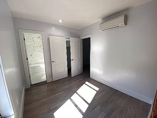 2nd image of 206 Veronica Pl #2