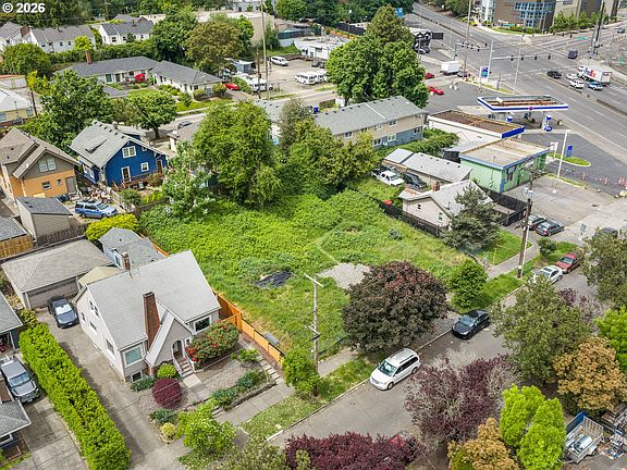 2nd image of 5205 SE 18th Ave