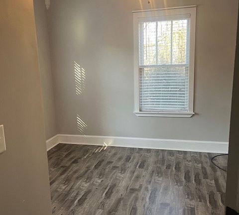 4th image of 164 N Burson Ave
