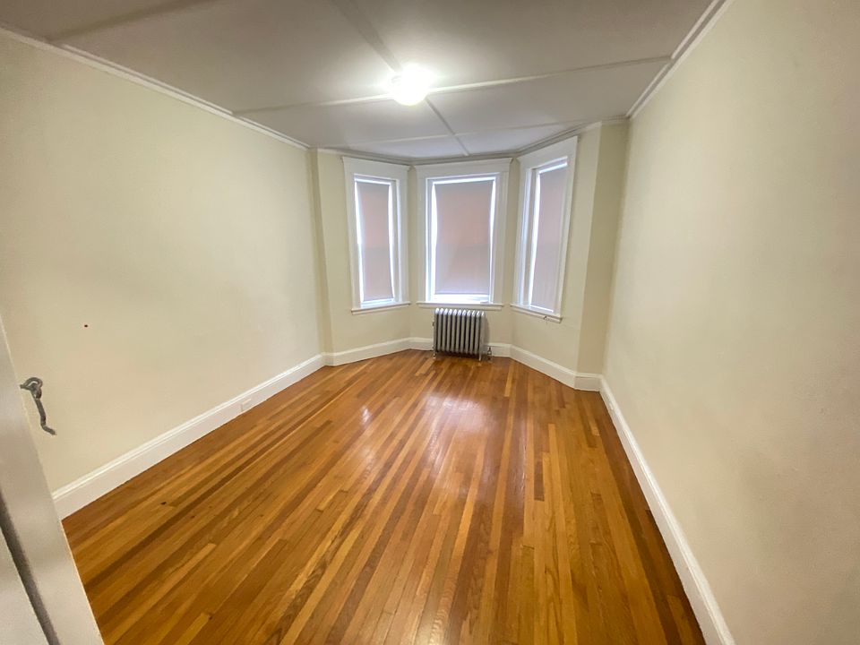 2nd image of 1161 Boylston St #1