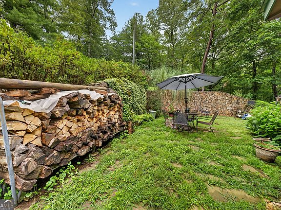 3rd image of 170 Oak Ridge Trl