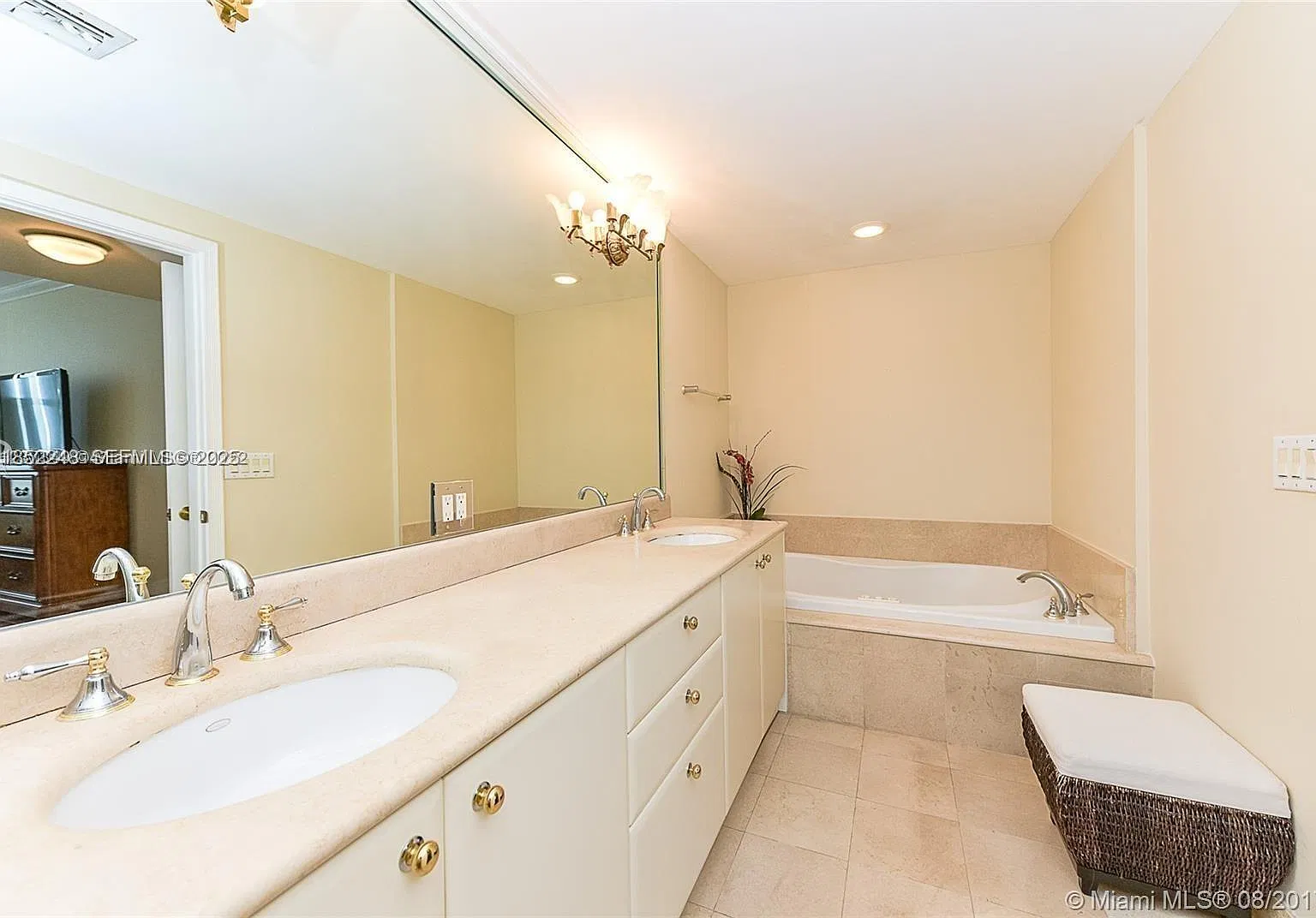 2 bed, 1601 sqft, $5,500 — Photo 2