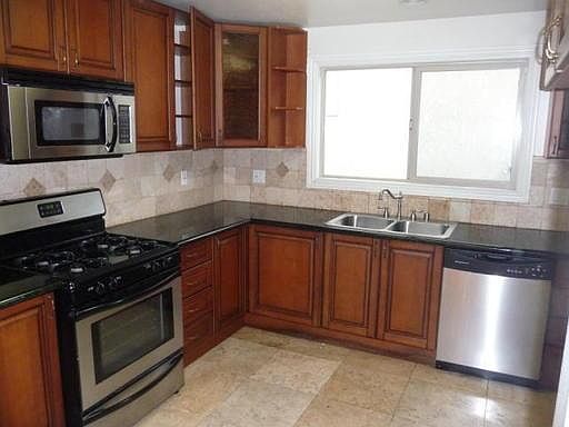 2nd image of 14764 Sylvan St Unit 7