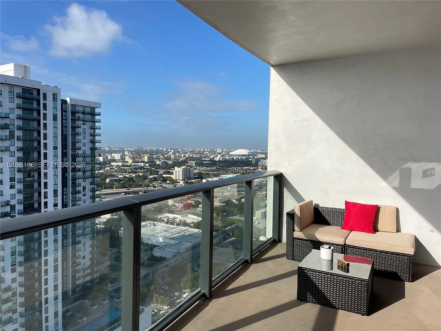 Canvas Condo — Photo 3