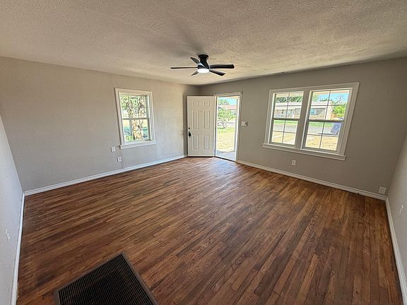 3rd image of 4413 40th St