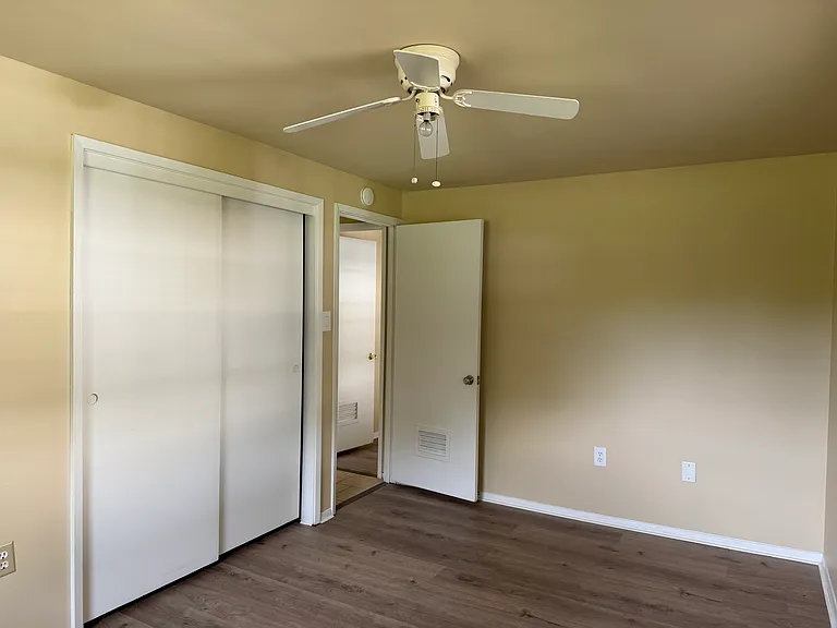 121 Woodgate Cir — Photo 12