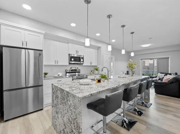 200 S Harvest Hills Pl NE #105, Calgary, AB T3K 2N3
