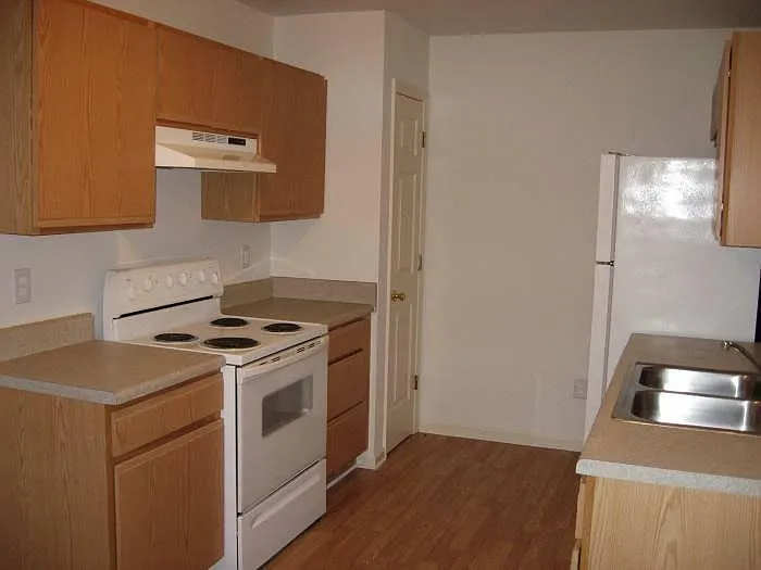 3 bed, 2.5 bath, 1352 sqft, $1,820 — Photo 4