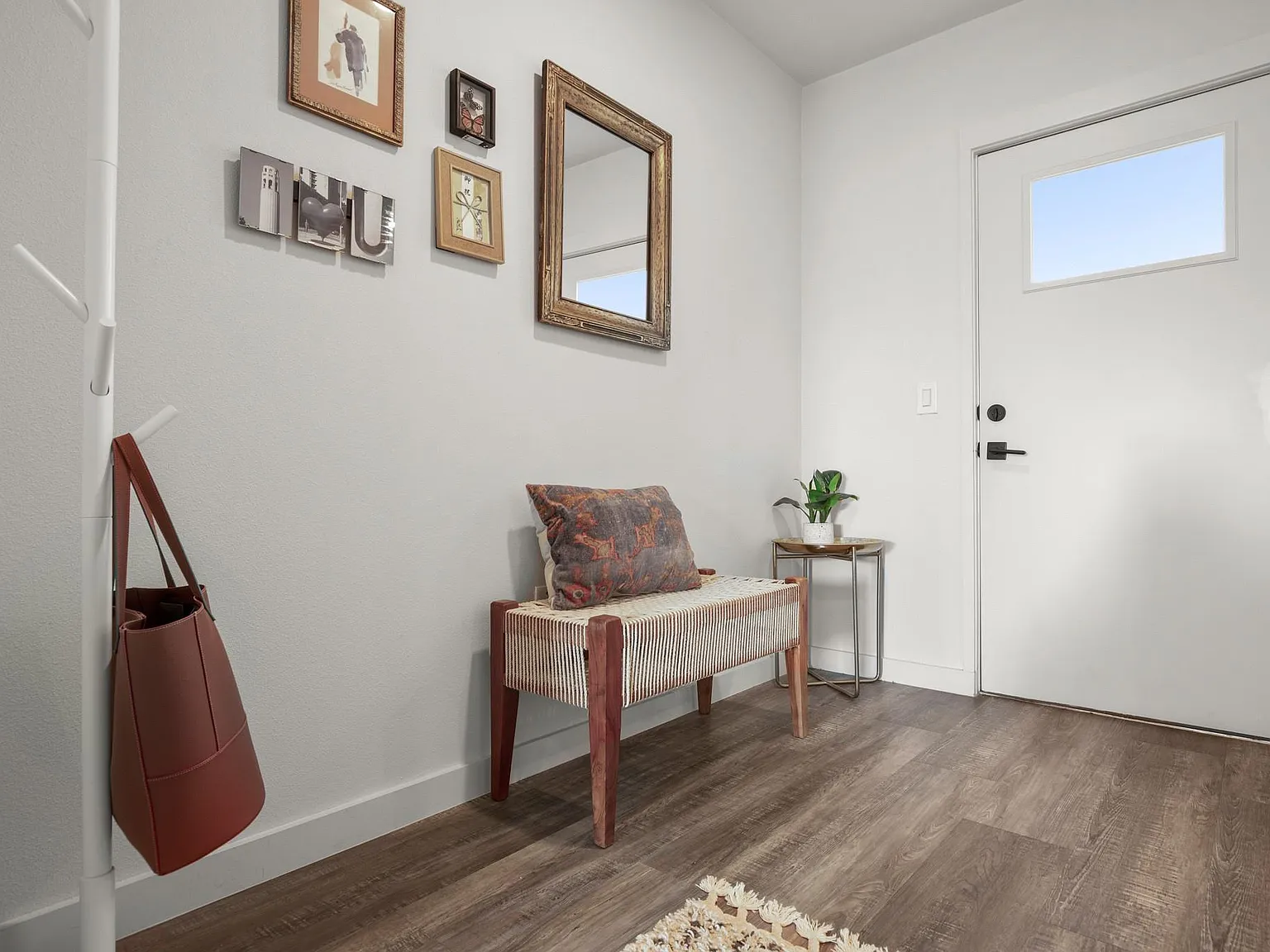 1 bed, 1.0 bath, 870 sqft, $2,145 — Photo 4