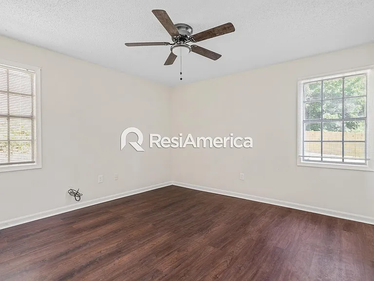 914 Valley Springs Dr — Photo 12