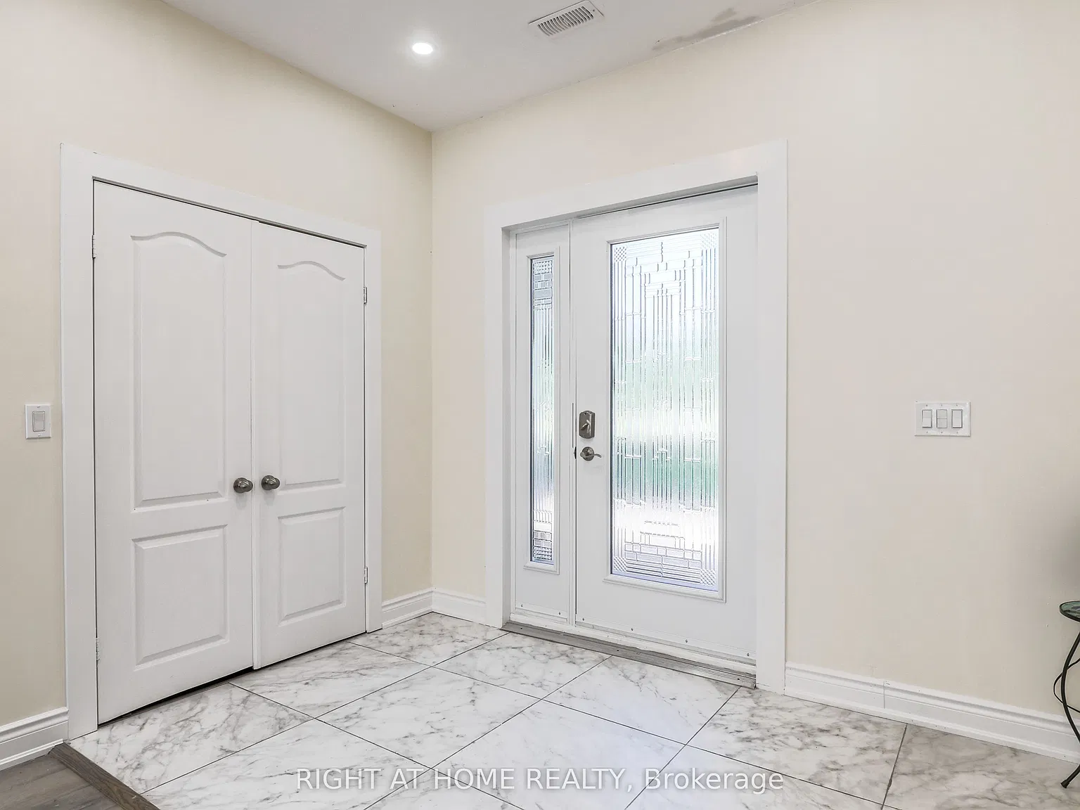 3 bed, $3,000 — Photo 4
