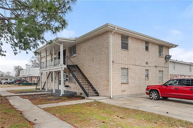 2 bed, 1.0 bath, 838 sqft, $1,250 — Photo 3