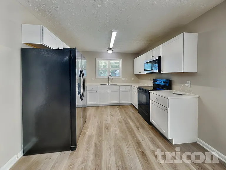 2014 Meadow Walk Dr — Photo 3
