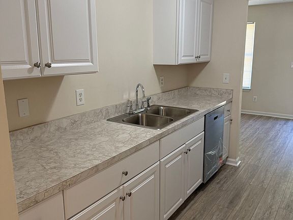 5th image of 1705 Park Cir