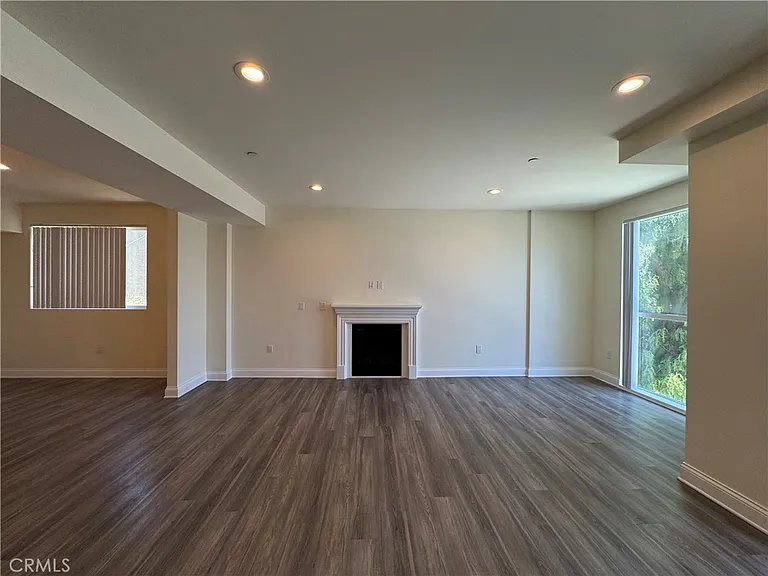 14934 Burbank Blvd #202 — Photo 11