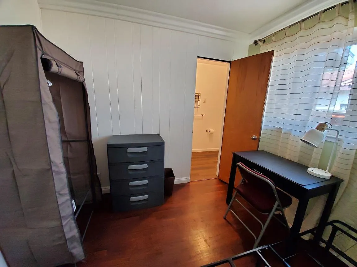 5 bed, 1628 sqft, $2,600 — Photo 2