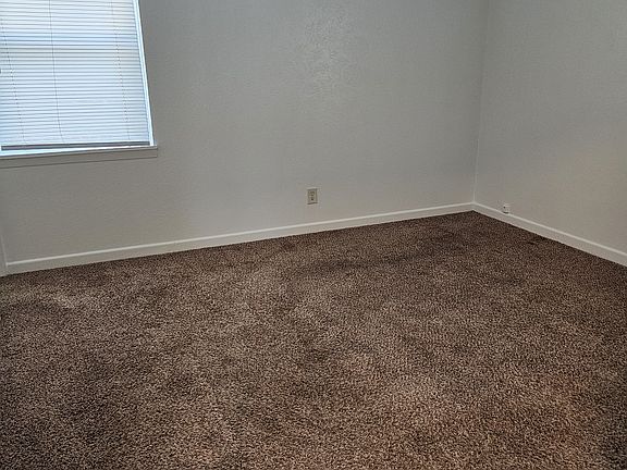 5th image of 804 W Mary Jane Dr