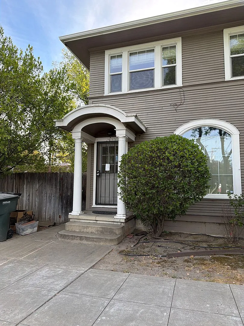 28 Street — Photo 1