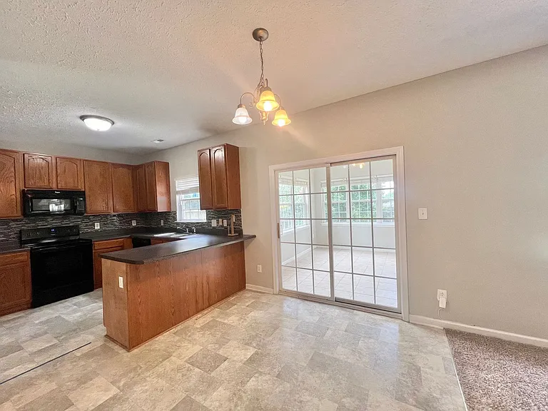 2019 Spring Creek Dr — Photo 7