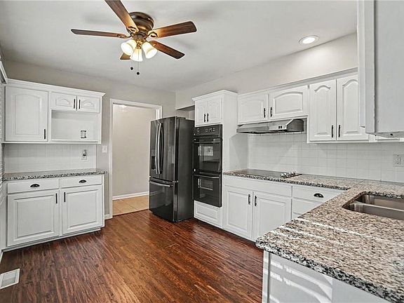 5th image of 4630 NE Gladstone Ave