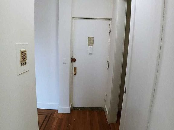 2nd image of 2100 Beekman Pl #6BB