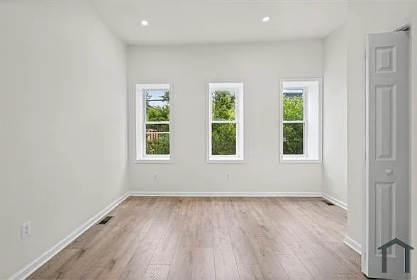 1723 E Lombard St — Photo 21