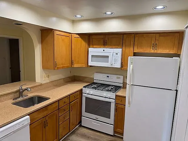 Dulaney Garden Apartments — Photo 1