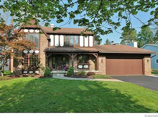 50 Silver Thorne Dr, Williamsville, NY 14221