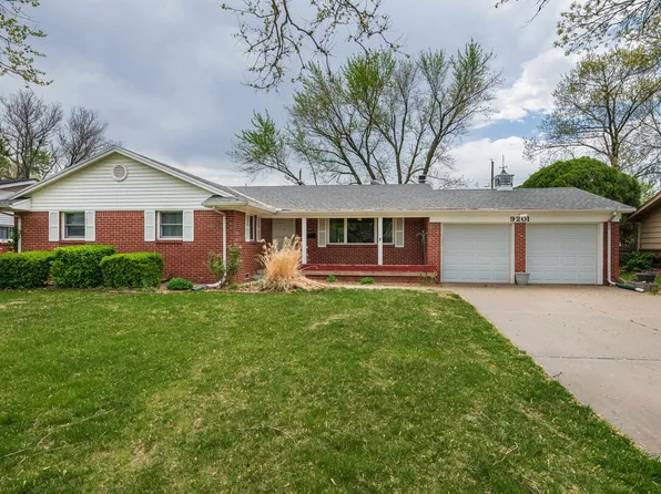 9201 W Hickory Ln, Wichita, KS 67212