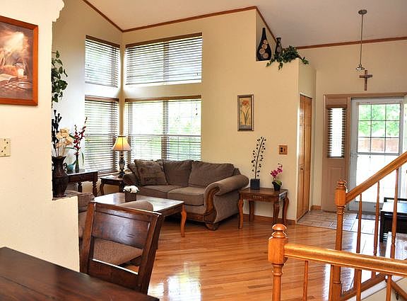 3rd image of 1457 Beaumont Cir