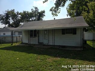 110 12th St, Wood River, IL 62095