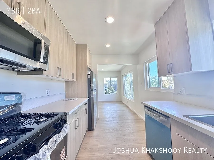 1413 18th St — Photo 3