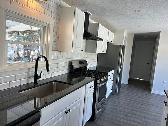 3rd image of 75 Ashley Ln