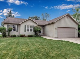 22 Westwind Ln, Amherst, NY 14228