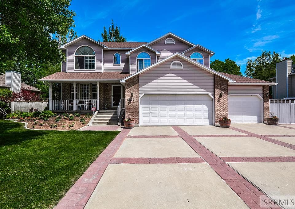 1st image of 2729 Desert Dr