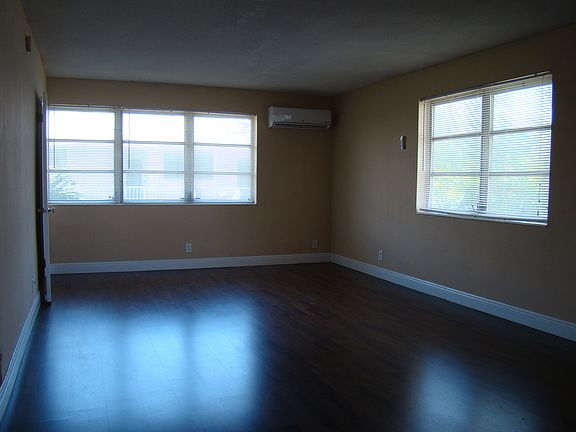 4th image of 1941 NE 51st St #47